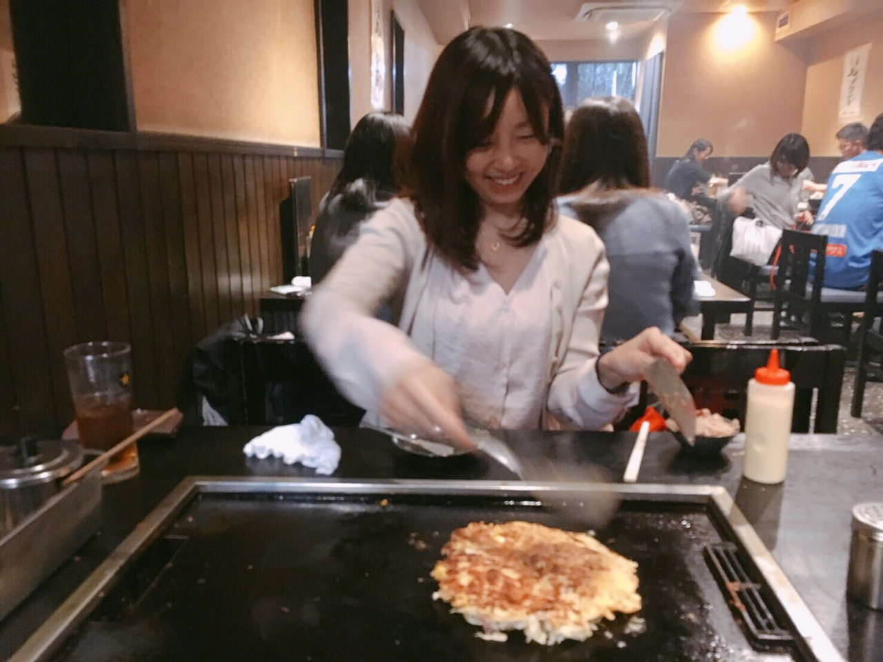 東京食べ歩き 女子二人で月島の もんじゃ 蔵 で超美味しいもんじゃ焼きを食べる サロンのhappy Life
